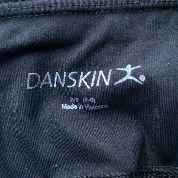 Adorable comfy leggings! - Picture 2 of 3